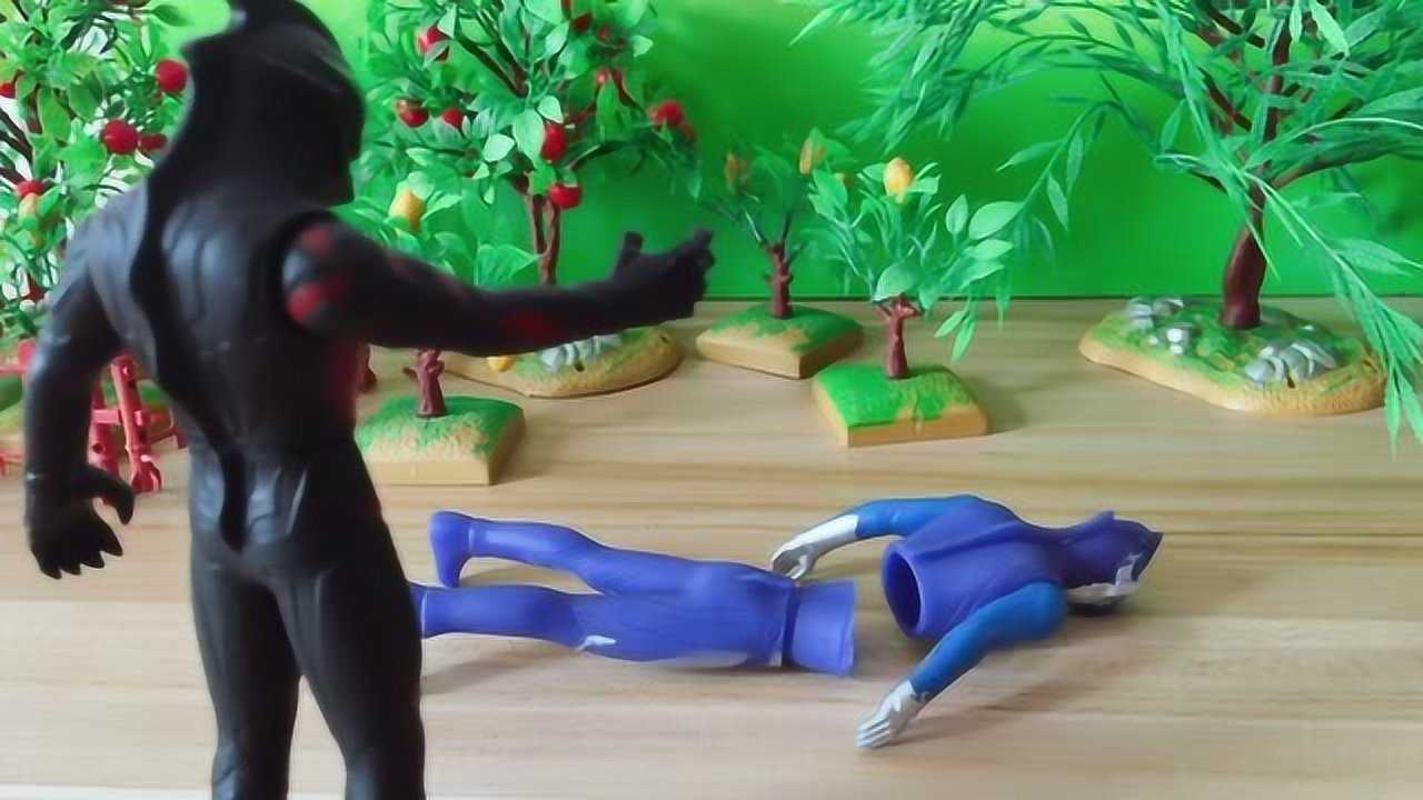 杰德奥特曼被怪兽打趴下了神秘朋友出手相救会是谁呢