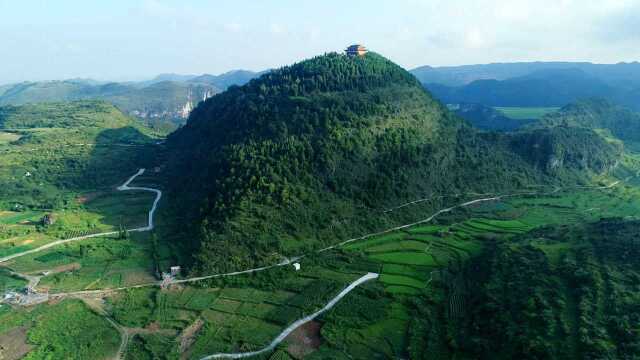 贵州一座孤山上建有一座寺庙,独居一山真好