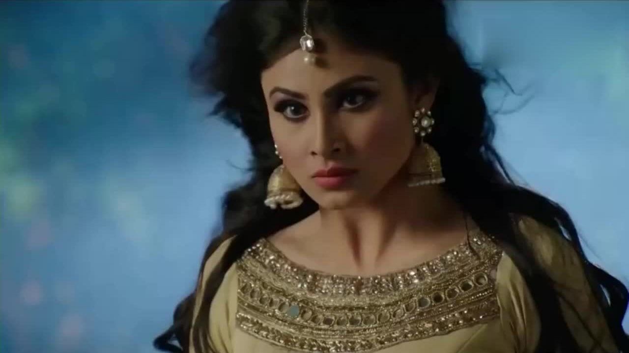 男子杀了蛇女的父母还要欺负蛇女,蛇女现出真身要他命