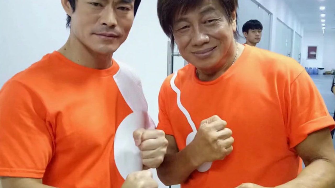 李胜强与梁小龙师傅做客央视现场展示武功