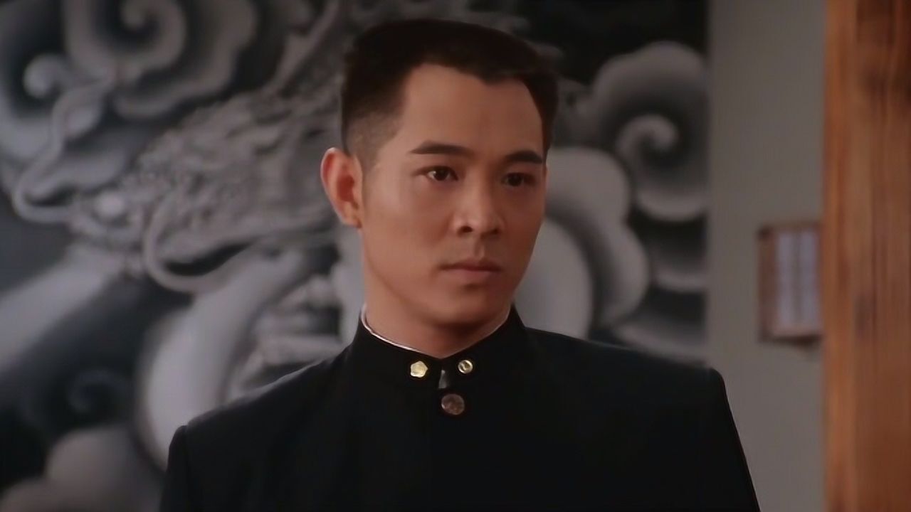 中山装配平头,只有李连杰饰演的陈真,才是最帅的