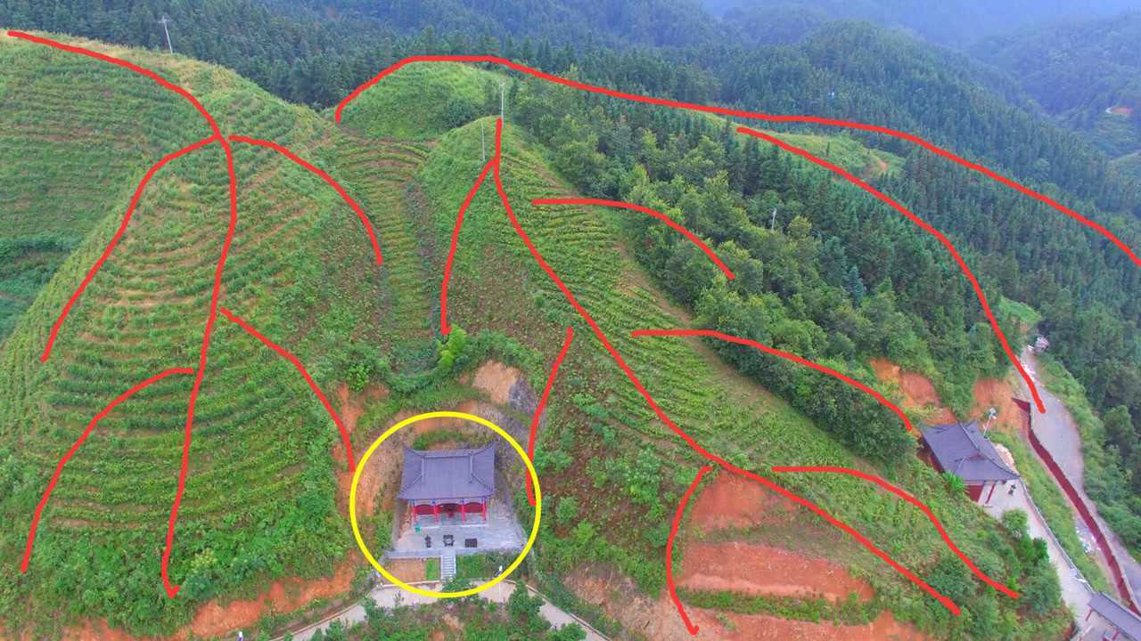 风水大师实地考察一眼看出这是个风水宝地在此建房必出高官