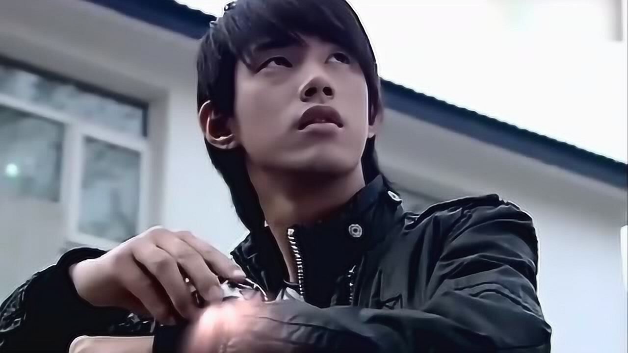 《铠甲勇士》美真遇到怪兽袭击,还好炘南及时赶到