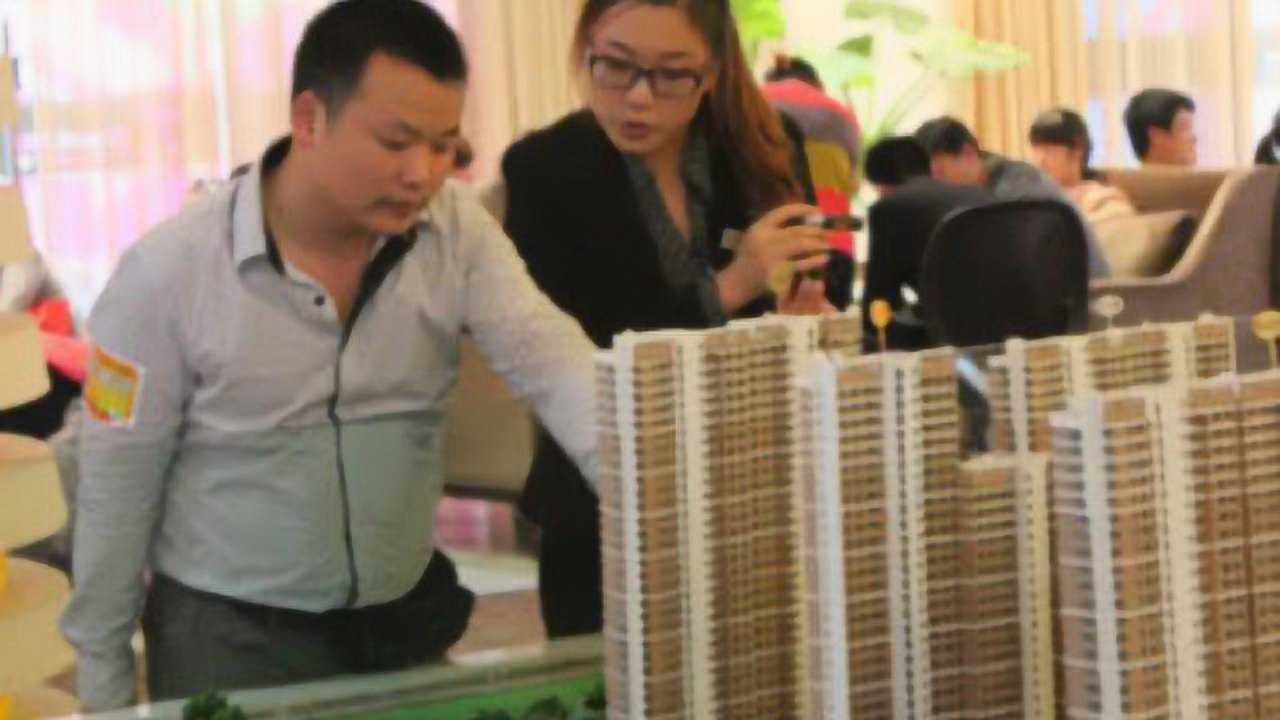 为什么聪明人买房都选一楼?售楼小姐说漏嘴,网友:后悔买房早了_腾讯视频