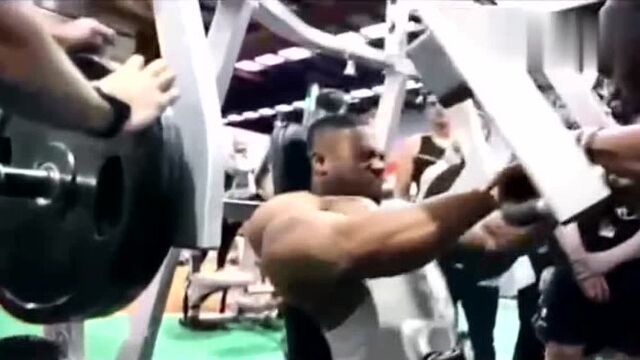 大X哥Ulisses Jr和Simeon panda超燃胸部训练,肌肉网红的力量