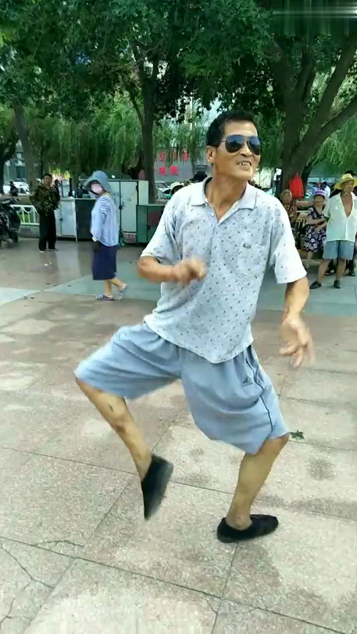 扭东北大秧歌看这腿和脚喜欢关注点赞