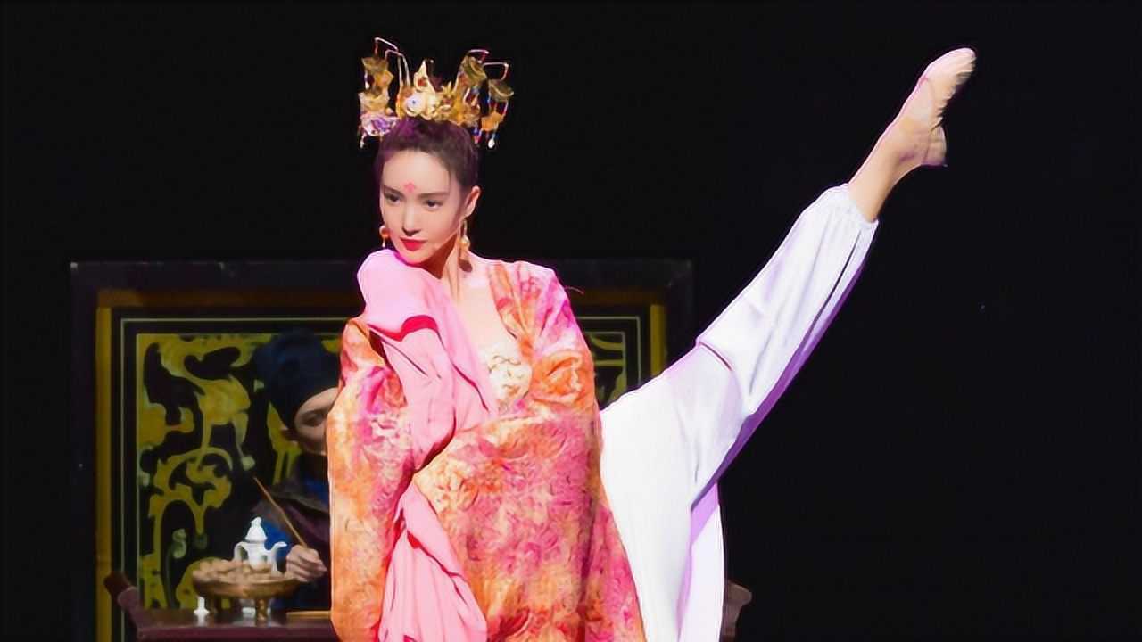 她19岁获《桃李杯》比赛冠军!被称为舞蹈精灵,最拿手一字马前空翻