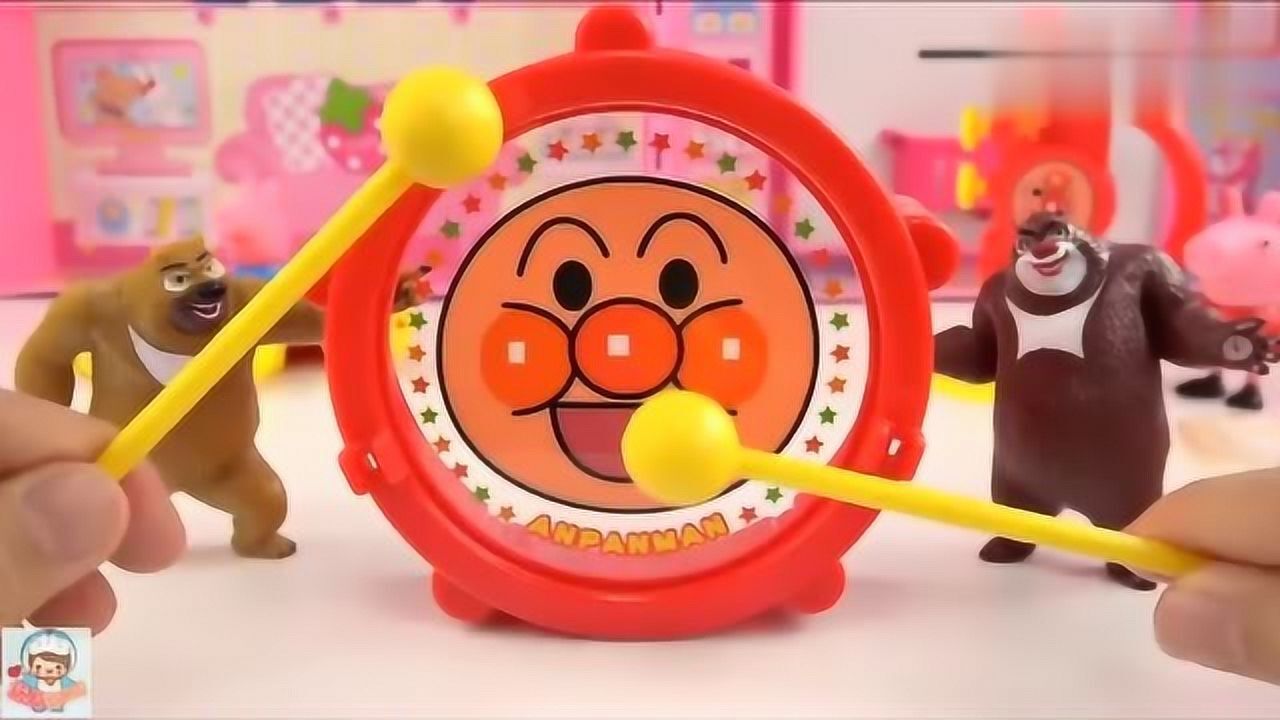 玩具益趣园哇乔治的铃铛和熊大熊二的小鼓能一起演奏呢