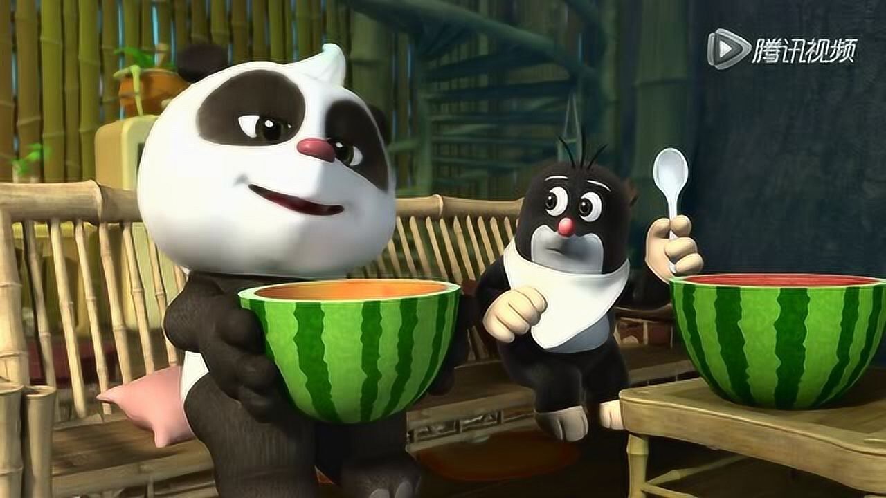 熊猫和小鼹鼠和和吃西瓜的速度好快一下子就吃半个西瓜了