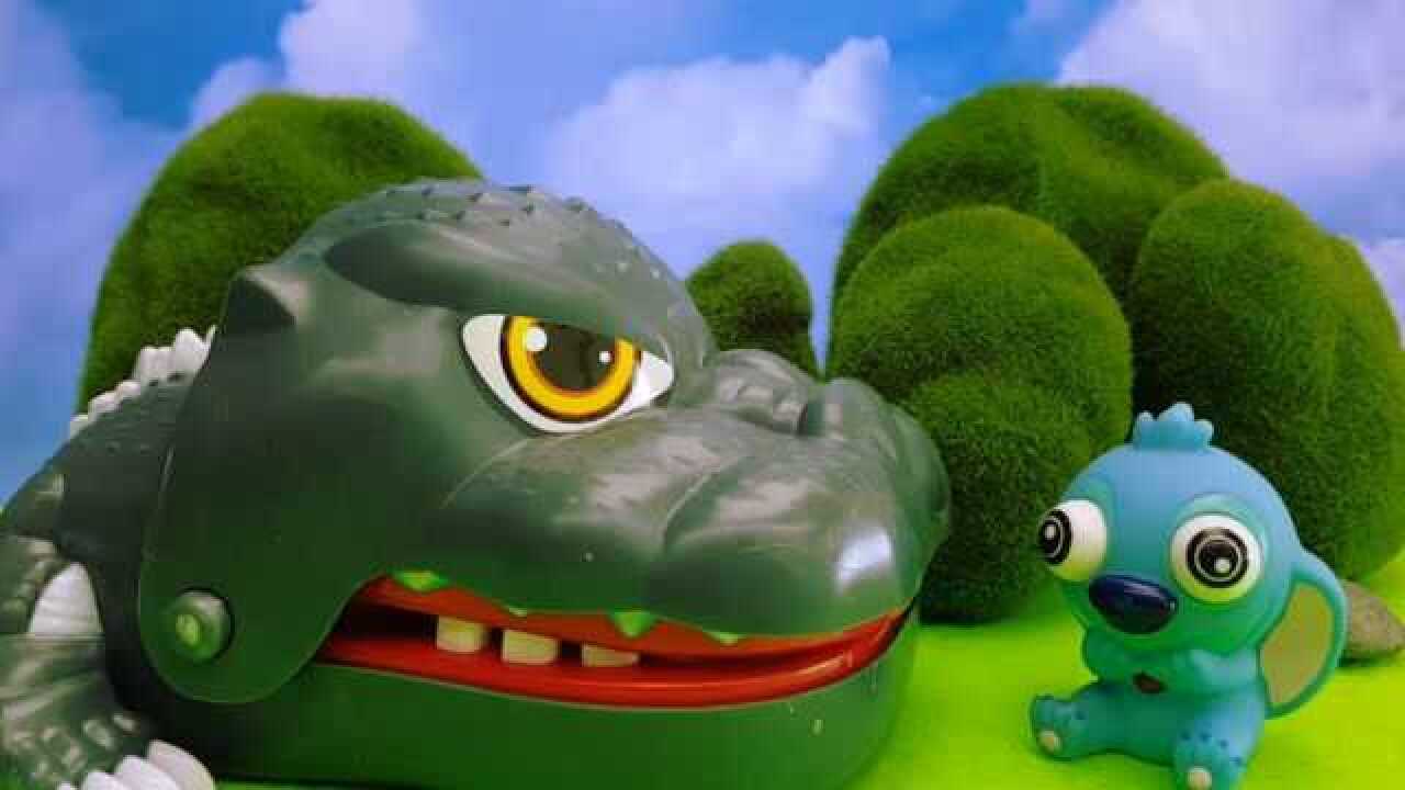 铠甲勇士奥特曼大战鳄鱼之保护弱小动物,促进宝宝智力发育