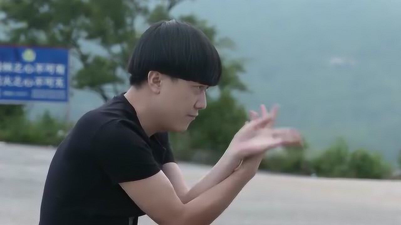 《陈翔六点半》蘑菇头穿越到香港,刚到居然被一群黑社会追杀