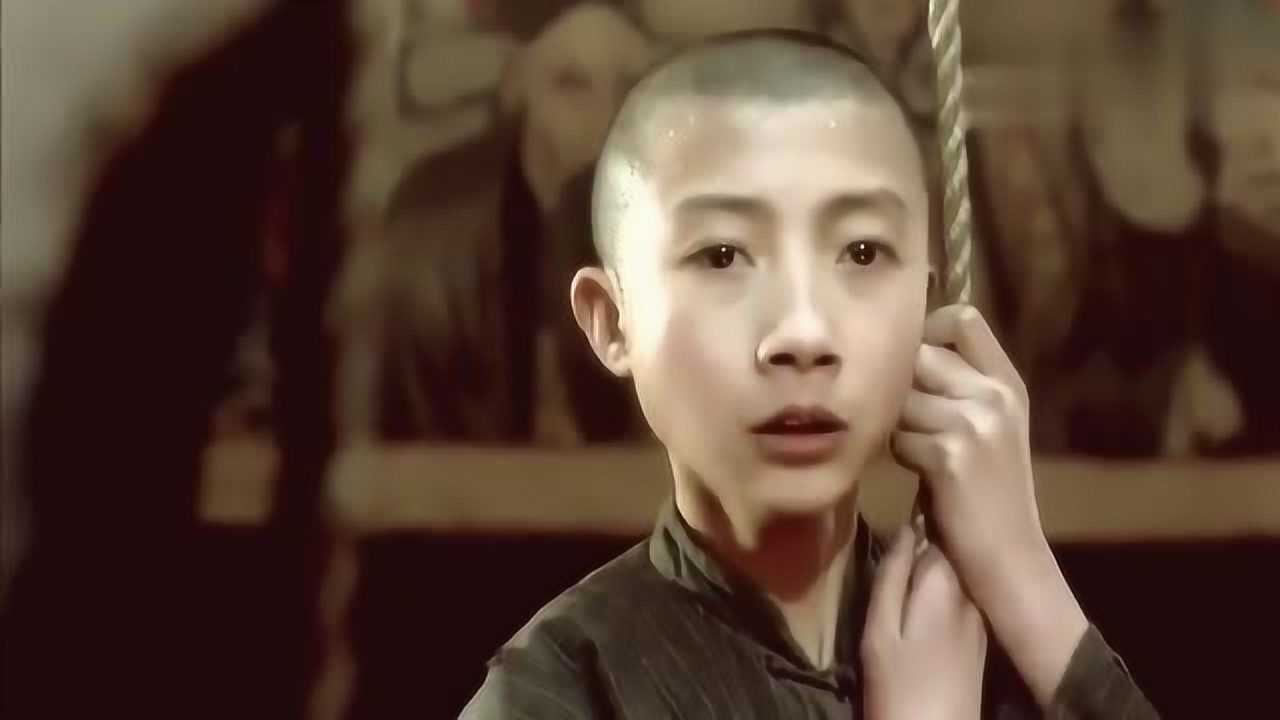 霸王别姬:小豆子戏里一直说自己是男儿郎,为此他挨了师父一顿打