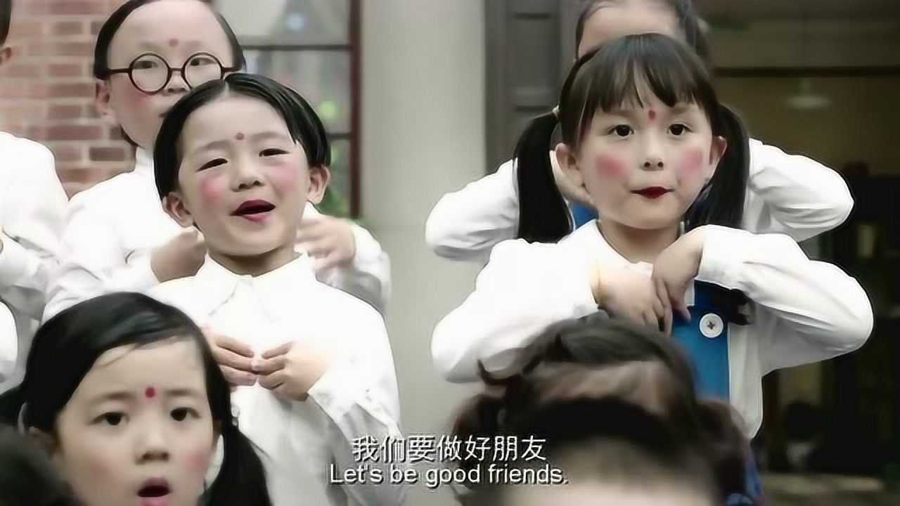 幼儿园小孩憋不住尿裤子，女孩儿却给了他个皮筋_腾讯视频