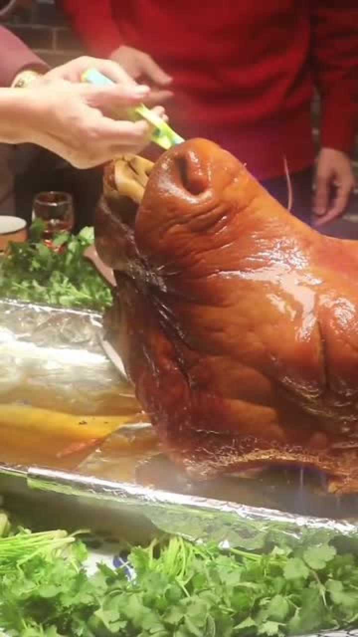 美味的牛头宴开席这么大一个够一桌吃的了