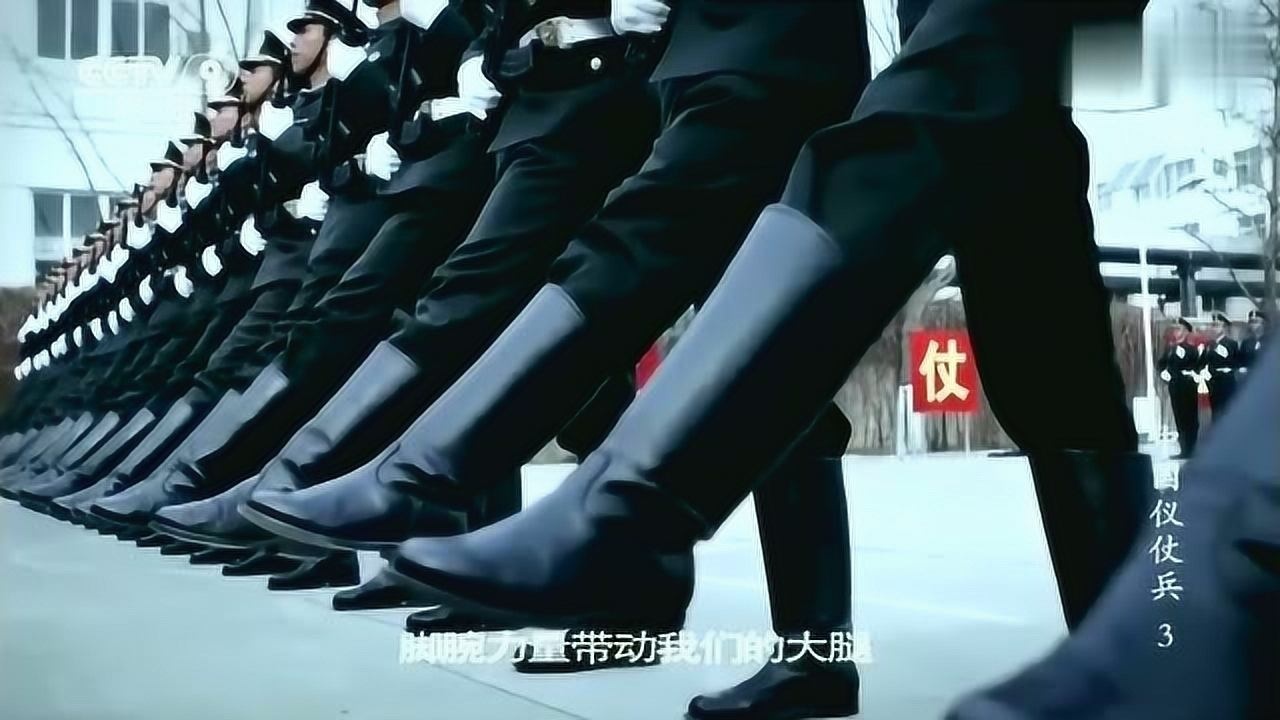 三军仪仗队:踢正步训练要绑沙袋,这样训练好难