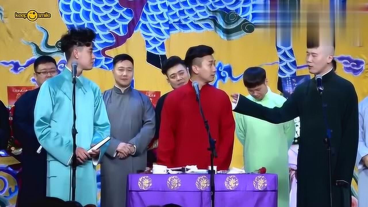 德云社八队小封箱,董九力演唱京剧《定军山》,张云雷憋笑很辛苦