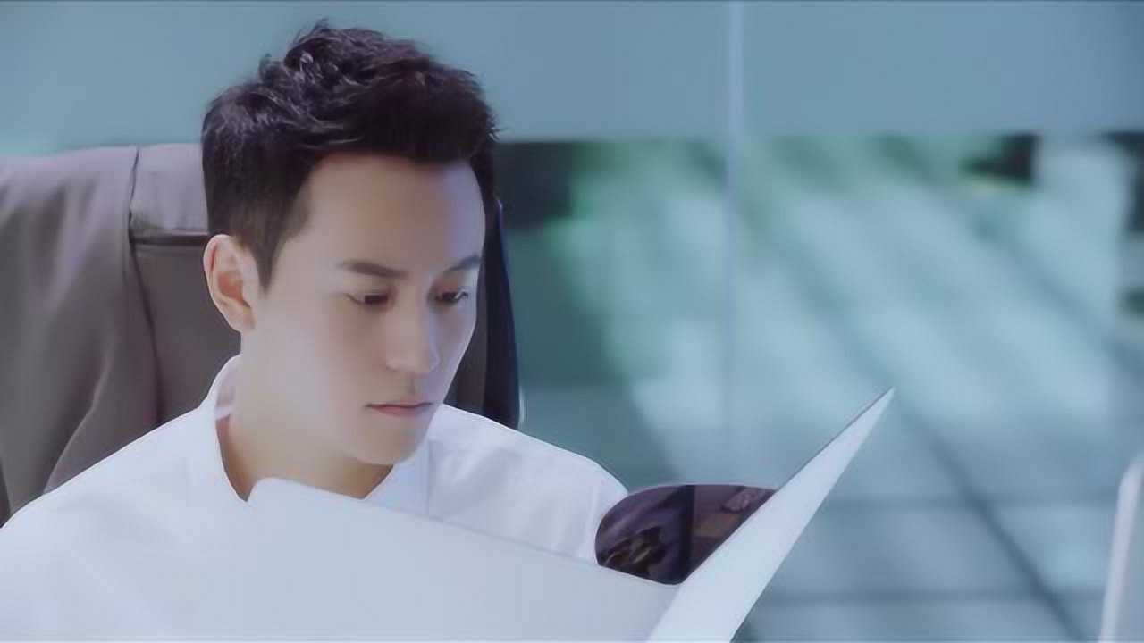 欧辰偷偷看夏沫画像,没想到被好友猜到,竟然弄来夏沫的电话!