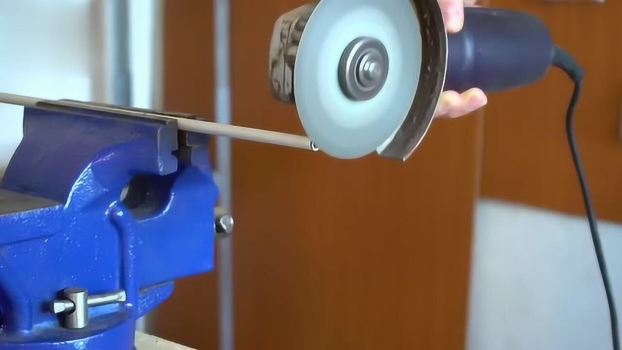 生活中的小技巧把不锈钢管做标记钻几个小孔就是一个工具