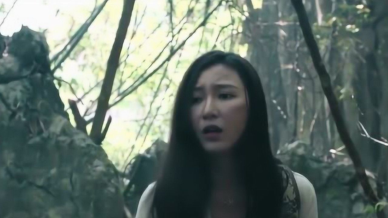 被吞后，美女竟然巨蟒的肚子里玩起了一日游！_高清
