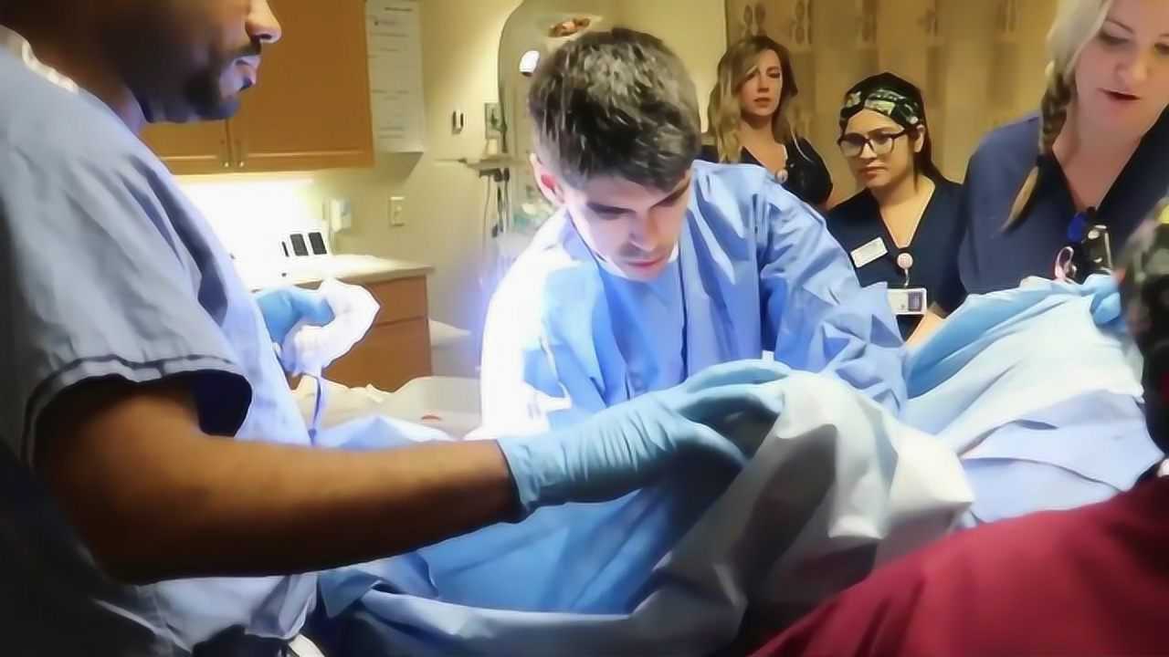 产房直击孕妇自然分娩过程你也会像这样选择男大夫帮忙接生吗