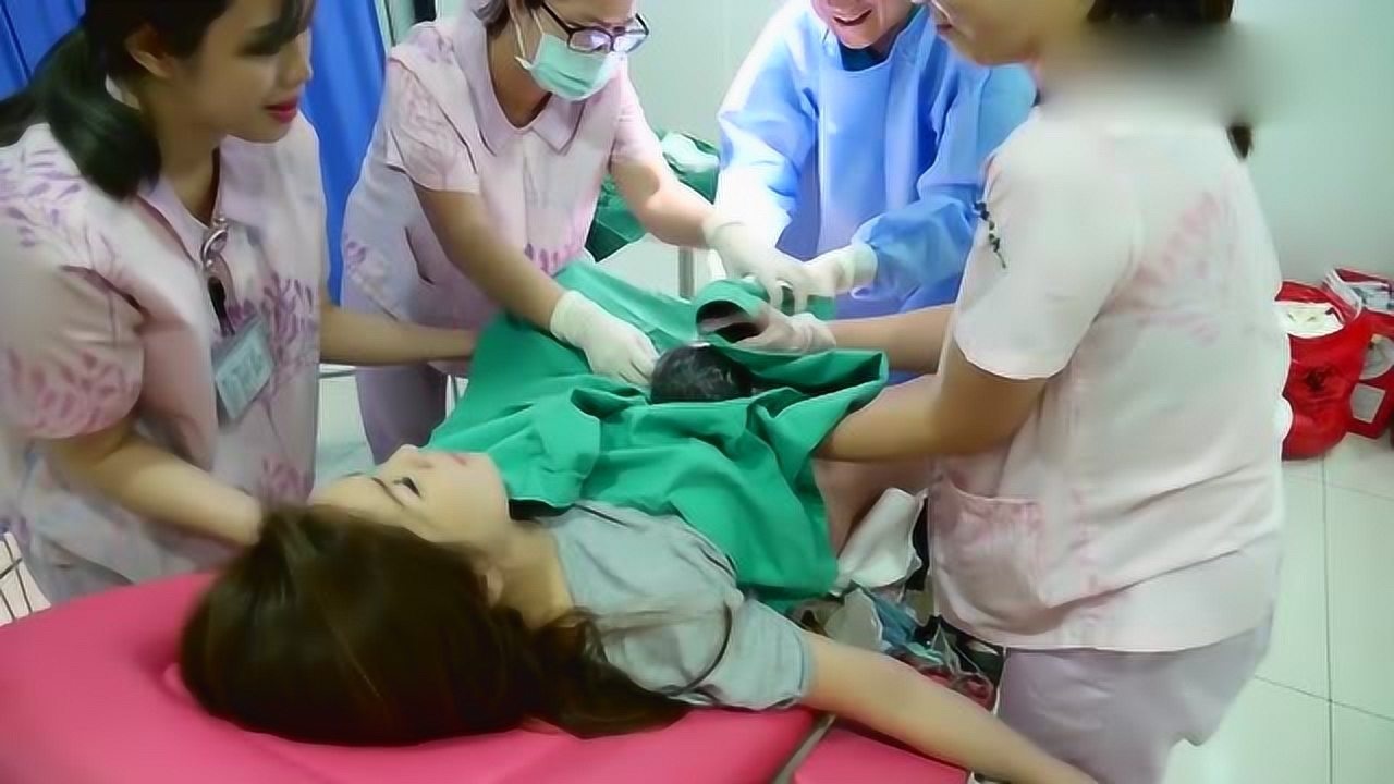 看着真是太疼了妈妈生宝宝的全过程
