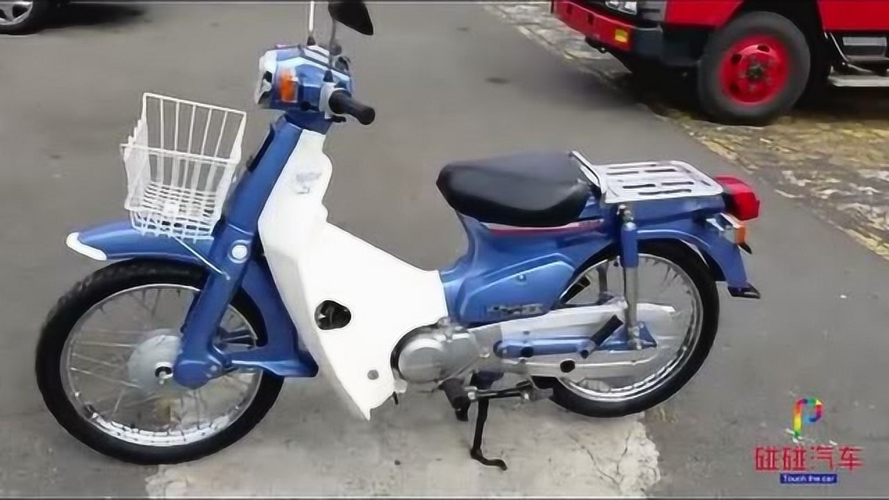 1988年的本田,90彎梁摩托車,現在還那麼新,周圍好多經典老車!