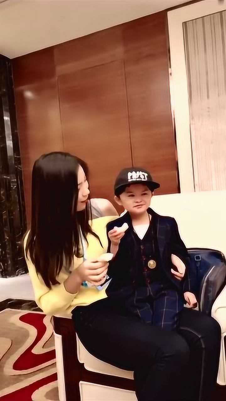 小马云火了还有了自己的专属保姆真是厉害