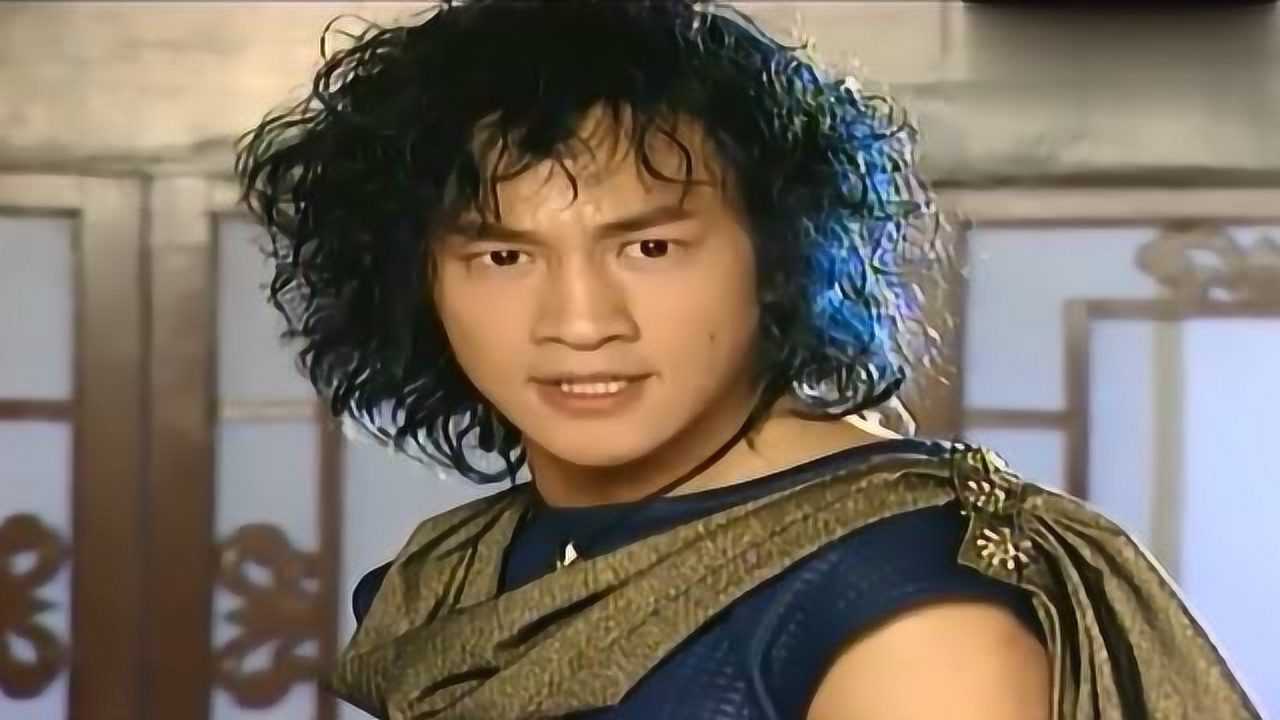 步惊云使出圣灵剑法剑八,雄霸大为震惊,赶紧亮出三分归元气!