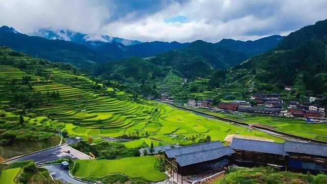 贵州大山发现一山洞,洞中如同人间仙境!