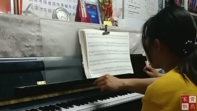 灵宝音乐达人蔡谦老师手把手教小学生弹钢琴实录之五十九