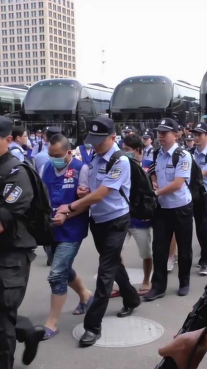 一大波境外特大网络诈骗团伙 被押解回国受审