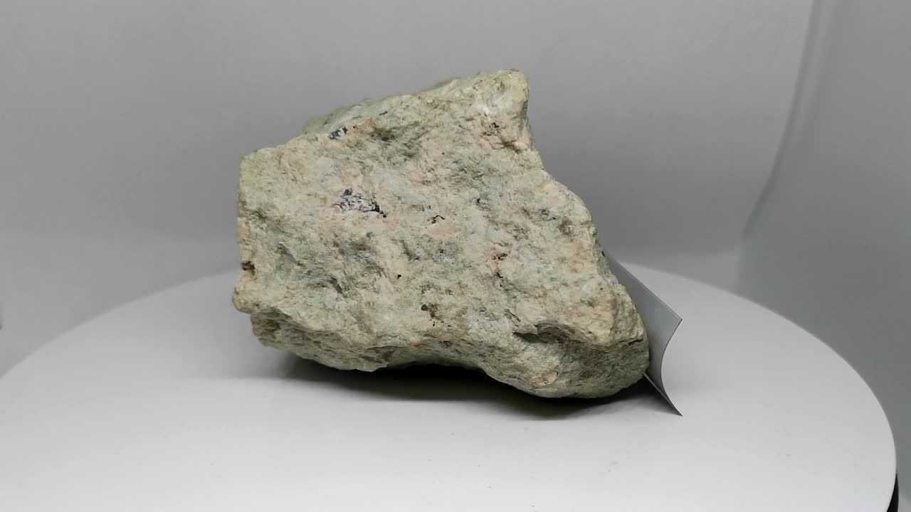伟晶岩手标本描述图片
