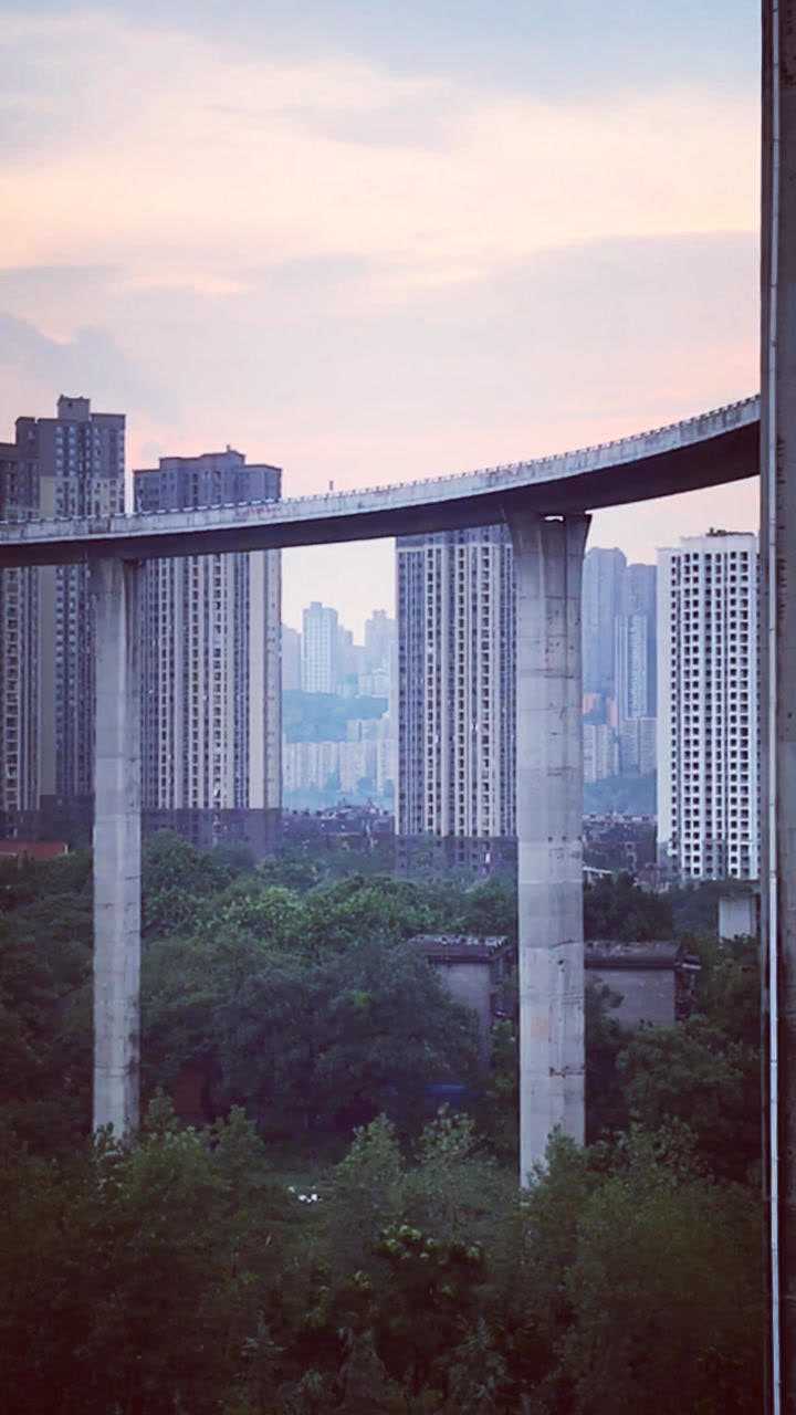 铜元局轻轨站 是轨道3号线上的一座车站