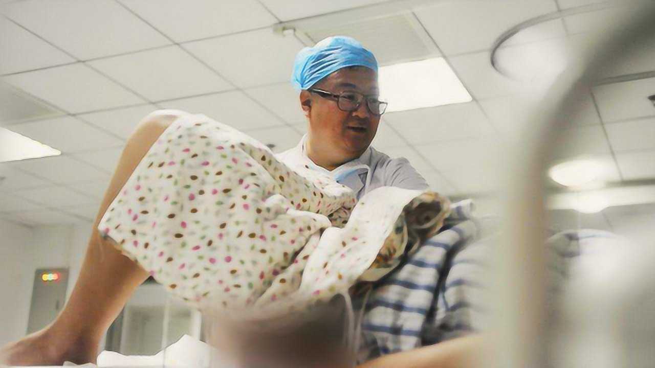 女性顺产时的开十指有多宽镜头记录全过程男人看了都服气