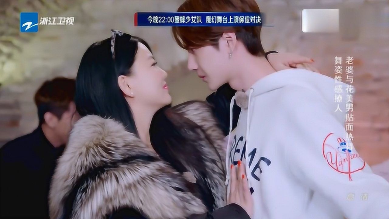 李湘主动kiss王一博吓得王一博赶紧缩回脑袋太可爱了