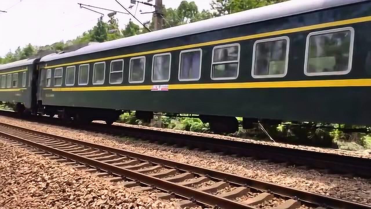 花老虎df4d-3144上局合段 牵引客车k594次通过