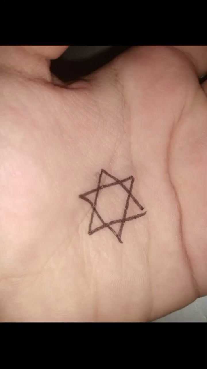 fky@六芒星.,听说在手上画这个晚上会去另一个世界.