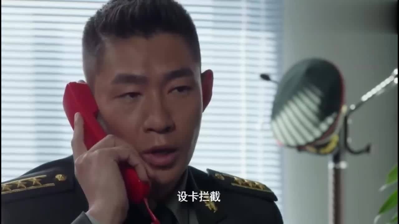 雪域雄鹰荣宁发现了独臂的身影赶紧下车去追谁知出了状况