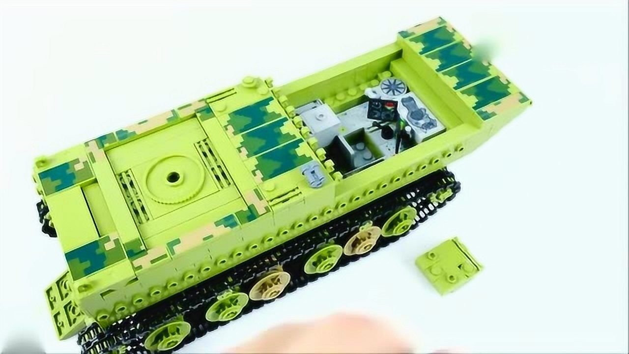 乐高积木搭建05式两栖步兵战车成品美感十足