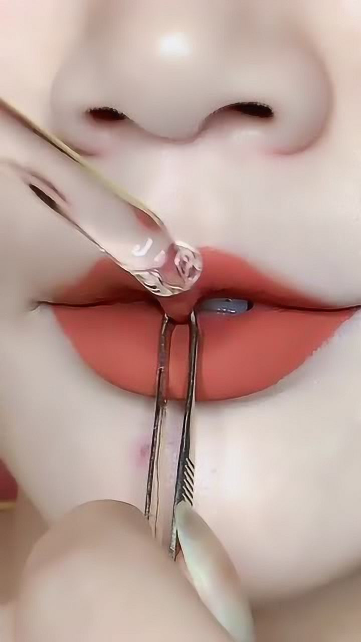 感觉以前的口红都白抹了,原来唇珠都是这样打出来的,真是开眼了