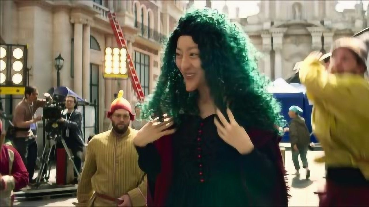 新喜剧之王女孩整容被导演看中结果却是当替身挨打扎心