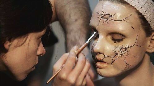 现代的易容术60岁大爷秒变18岁少女性别是男是女