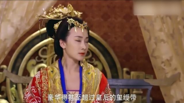 拐个皇帝回现代:公公向皇后汇报事情