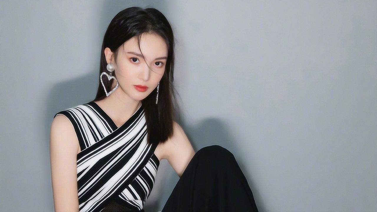 邓伦前女友金晨被爆新恋情!家庭背景属实厉害,与成龙是甥舅关系