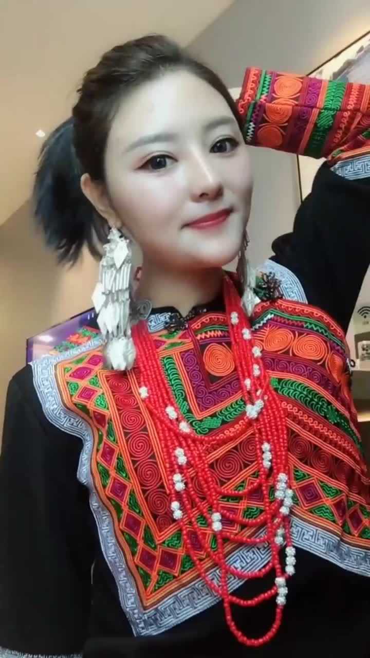 彝族发型女图片