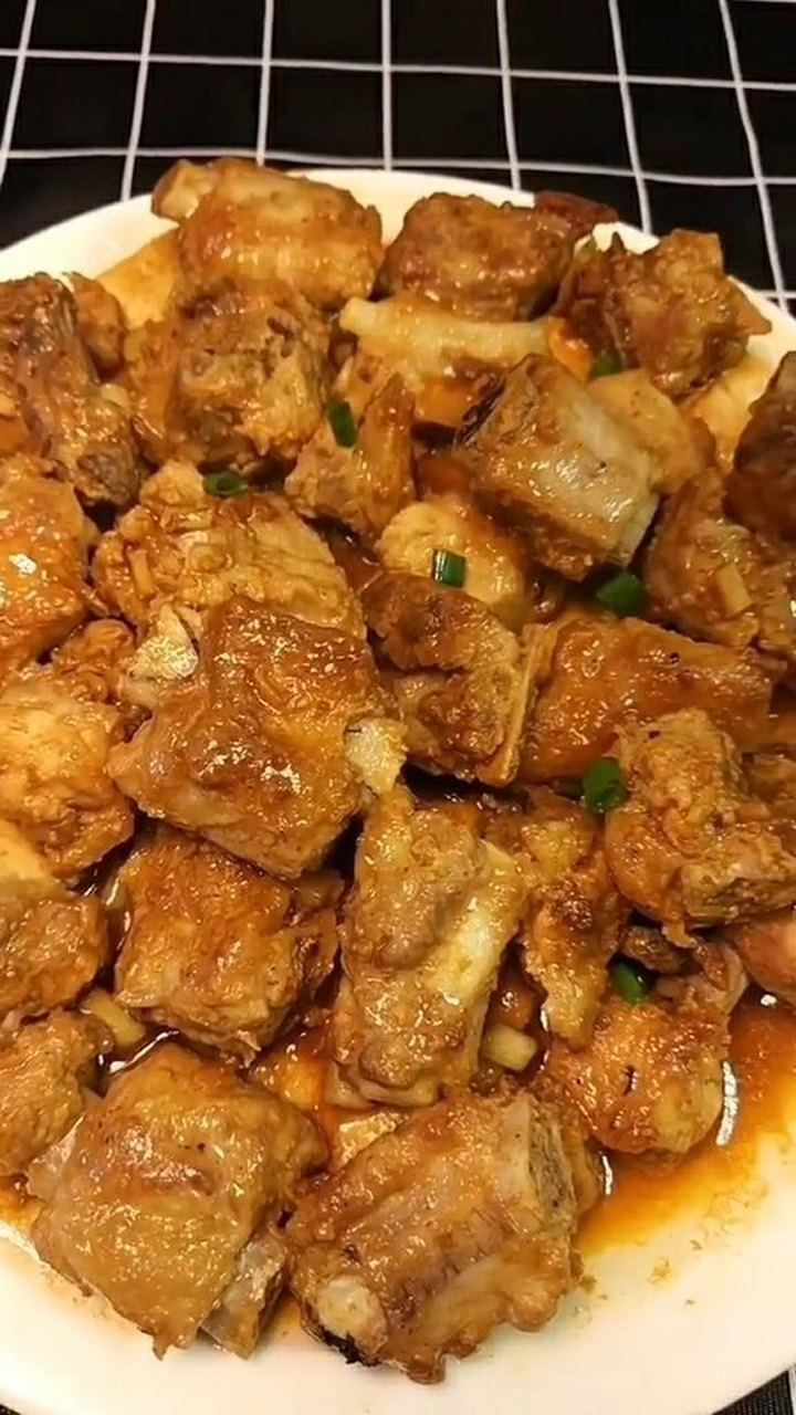 红烧排骨烧豆腐,这样做一家人都抢着吃,太美味