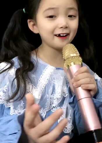 一首童声版《青春已打烊》,音律错落有致,好听至极