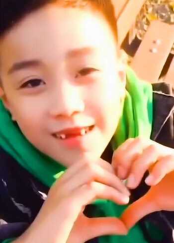 生日快乐 可爱的优秀少年刘沝笑