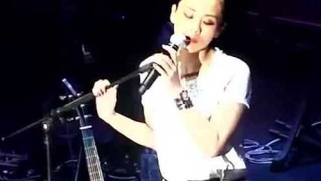 蔡雅健一曲《红色高跟鞋》火遍全国,人美歌更美,好听极了!