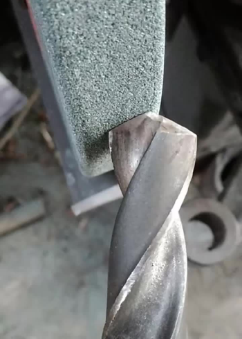 磨钻头有妙招老师傅分享最标准的磨钻方法